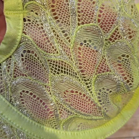 NWT Savage X Fenty Metallic Floral Scalloped Lime Bra - Picture 3 of 9